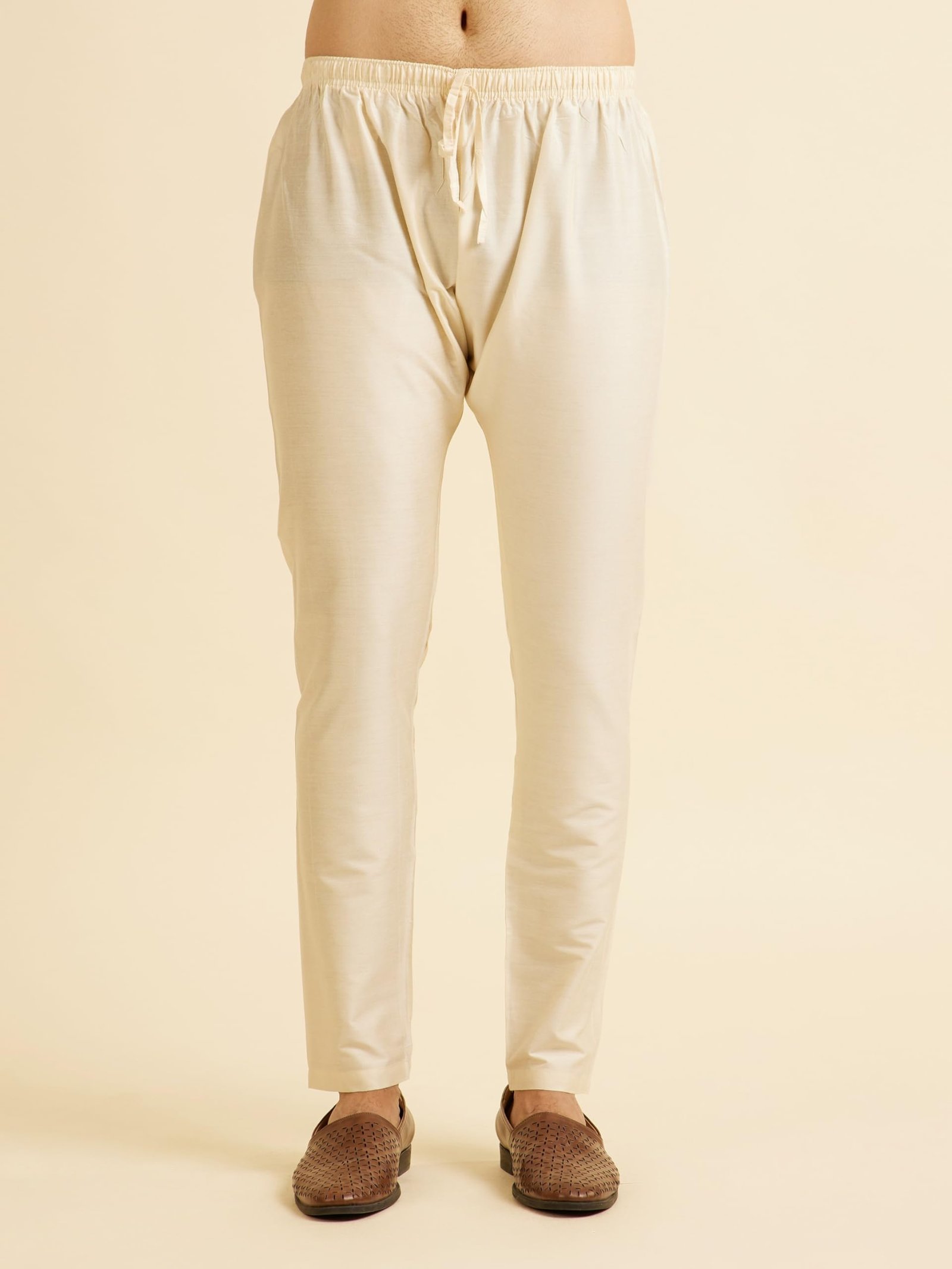 Manyavar Men's Viscose Blend Jacquard Embroidered Kurta Pyjama Set (Purple,M) - Image 3