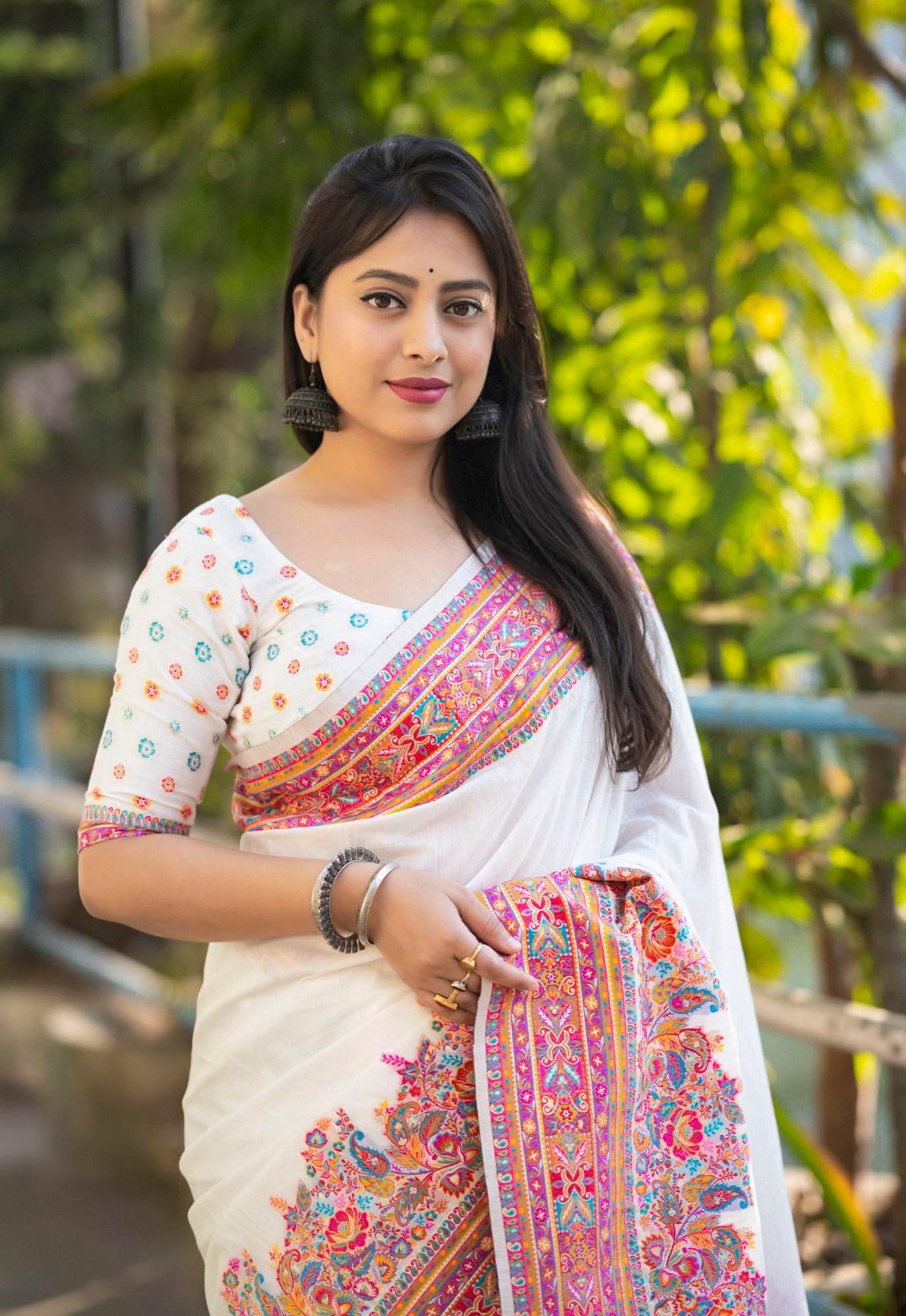 Pandadi Saree Woman's Kasmiri Cotton Saree With Unstitched Blouse Piece, White - Image 3